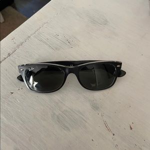 Men’s Raybans sunglasses